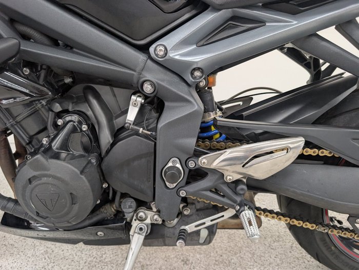 2016 Triumph STREET TRIPLE 660 Black