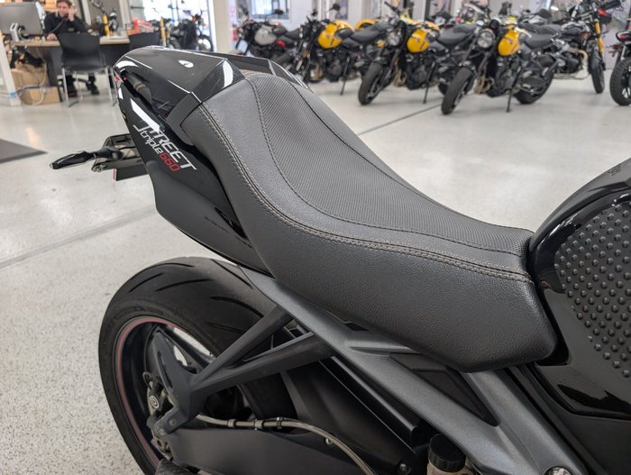 2016 Triumph STREET TRIPLE 660 Black