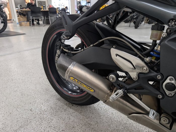 2016 Triumph STREET TRIPLE 660 Black