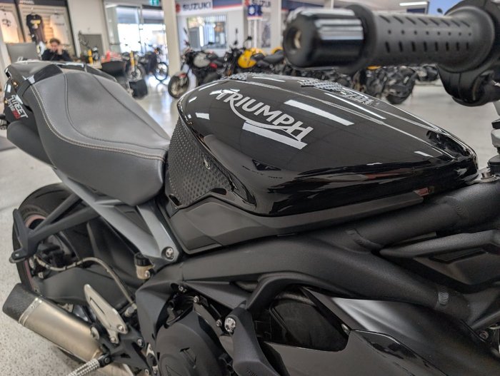 2016 Triumph STREET TRIPLE 660 Black
