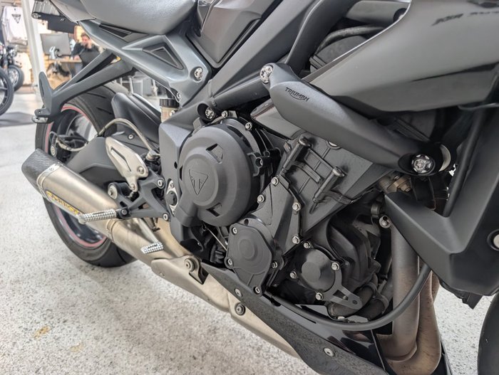 2016 Triumph STREET TRIPLE 660 Black