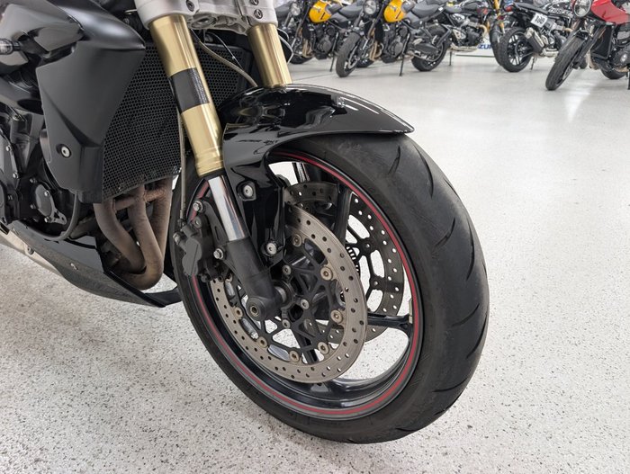 2016 Triumph STREET TRIPLE 660 Black