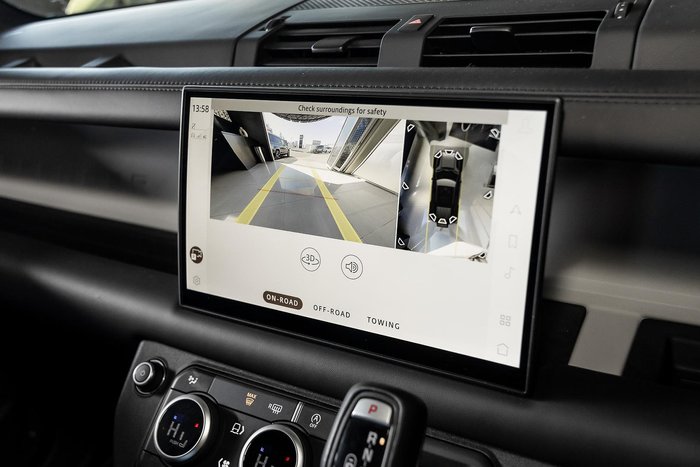 2025 Land Rover Defender 110 P400 X-Dynamic SE