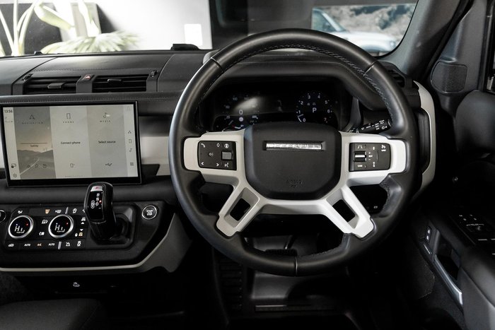 2025 Land Rover Defender 110 P400 X-Dynamic SE