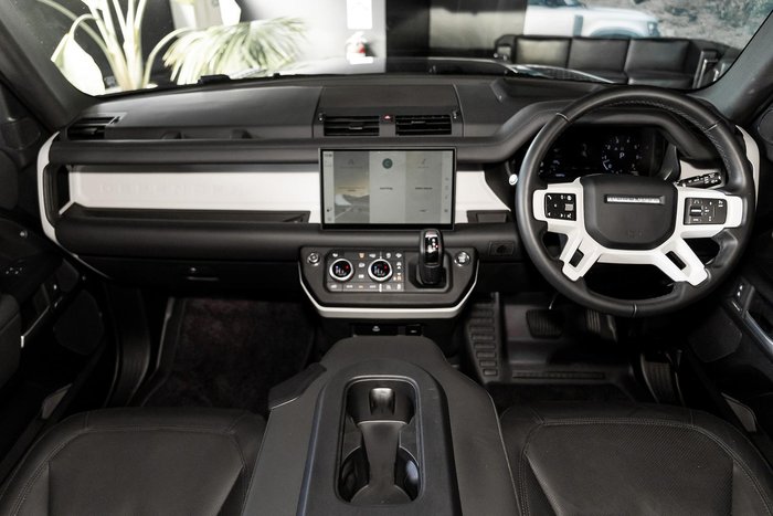 2025 Land Rover Defender 110 P400 X-Dynamic SE