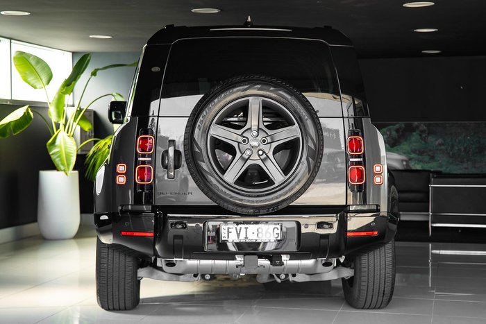 2025 Land Rover Defender 110 P400 X-Dynamic SE