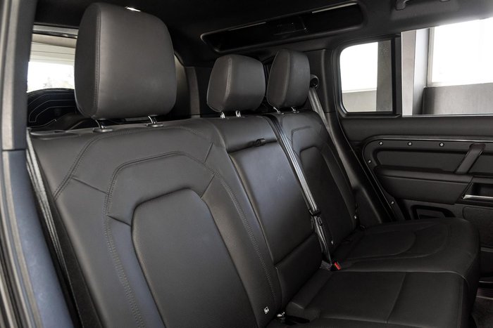 2025 Land Rover Defender 110 P400 X-Dynamic SE