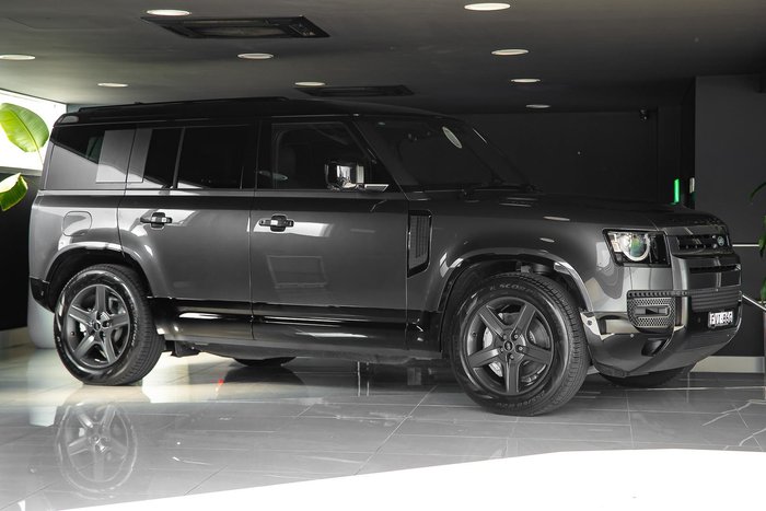 2025 Land Rover Defender 110 P400 X-Dynamic SE