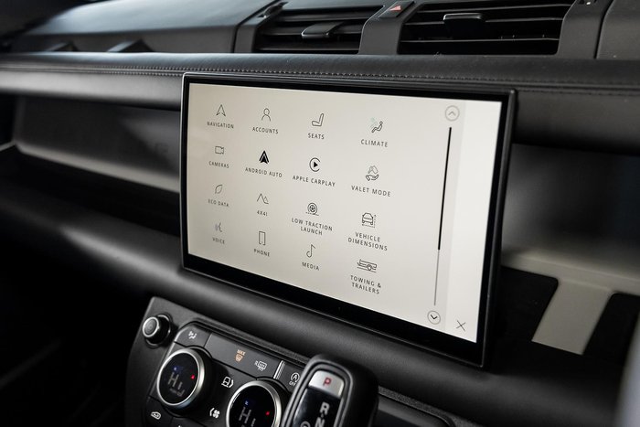 2025 Land Rover Defender 110 P400 X-Dynamic SE