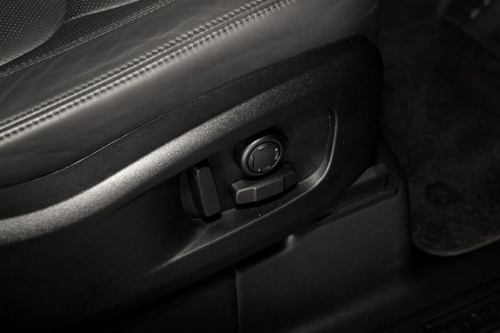 2025 Land Rover Defender 110 P400 X-Dynamic SE