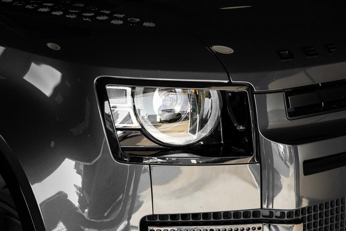 2025 Land Rover Defender 110 P400 X-Dynamic SE