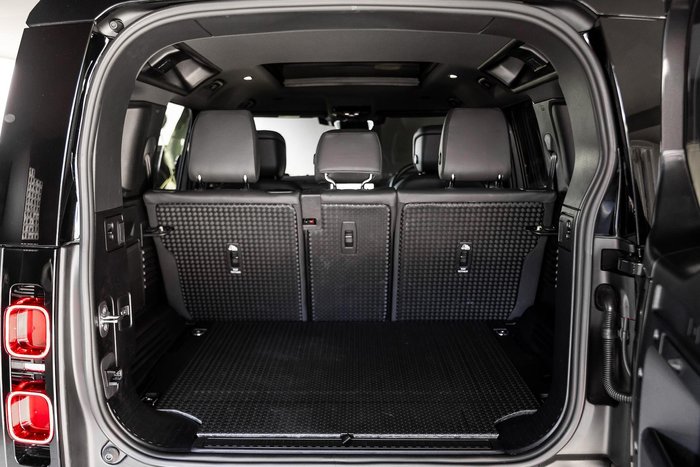2025 Land Rover Defender 110 P400 X-Dynamic SE