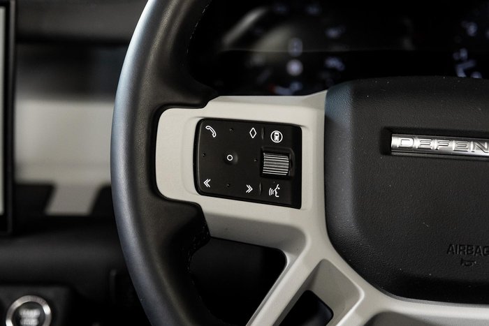 2025 Land Rover Defender 110 P400 X-Dynamic SE