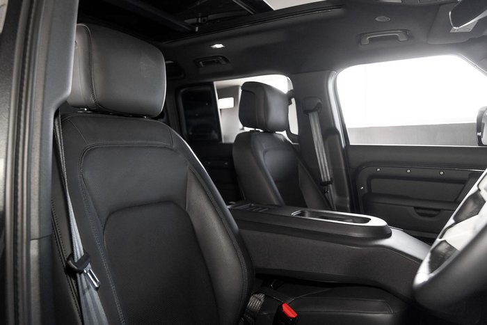 2025 Land Rover Defender 110 P400 X-Dynamic SE