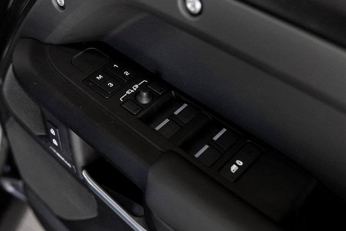 2025 Land Rover Defender 110 P400 X-Dynamic SE