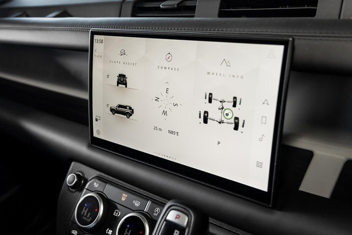 2025 Land Rover Defender 110 P400 X-Dynamic SE