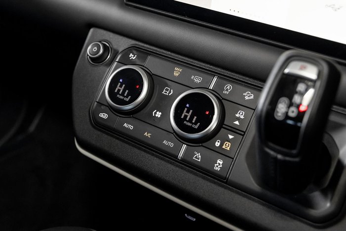 2025 Land Rover Defender 110 P400 X-Dynamic SE