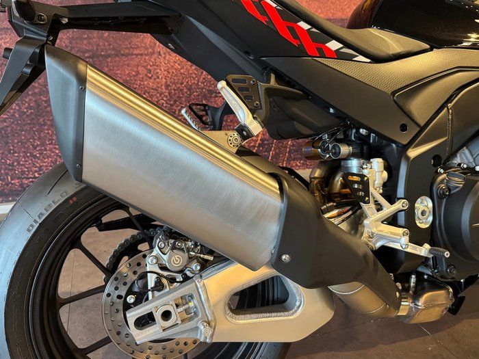 2025 Aprilia RSV4 1100 Factory RSV4