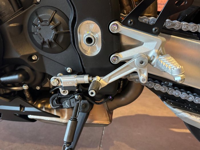 2025 Aprilia RSV4 1100 Factory RSV4