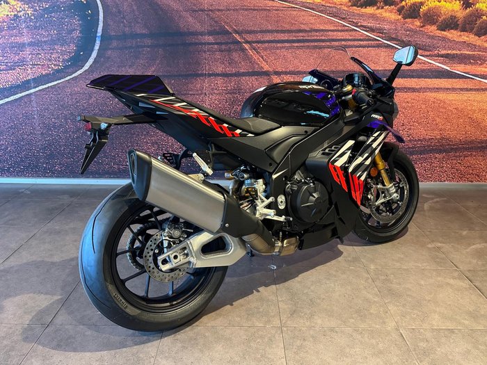 2025 Aprilia RSV4 1100 Factory RSV4