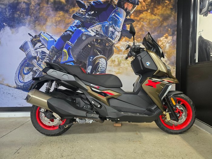 2025 BMW Motorrad C 400 X GREEN