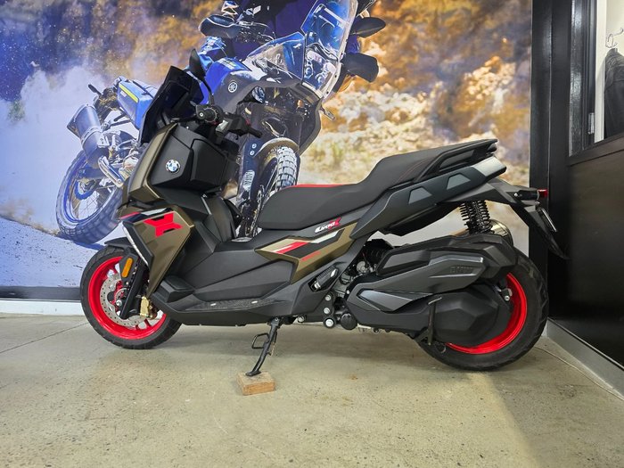 2025 BMW Motorrad C 400 X GREEN