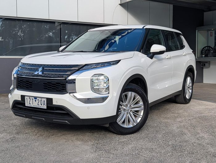 2024 Mitsubishi Outlander ES