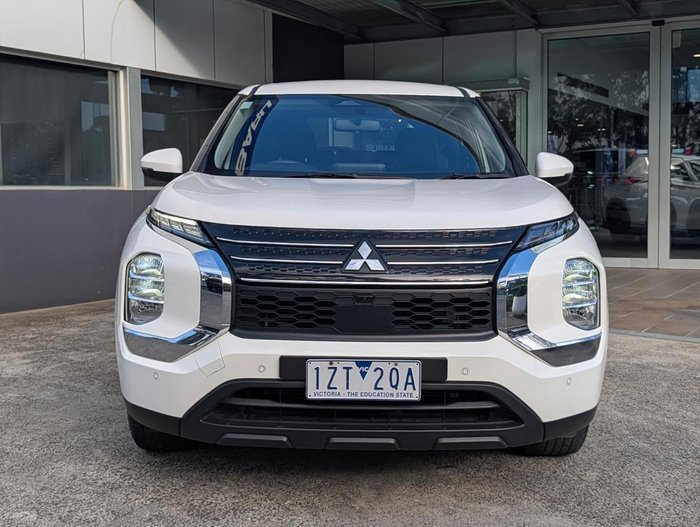 2024 Mitsubishi Outlander ES