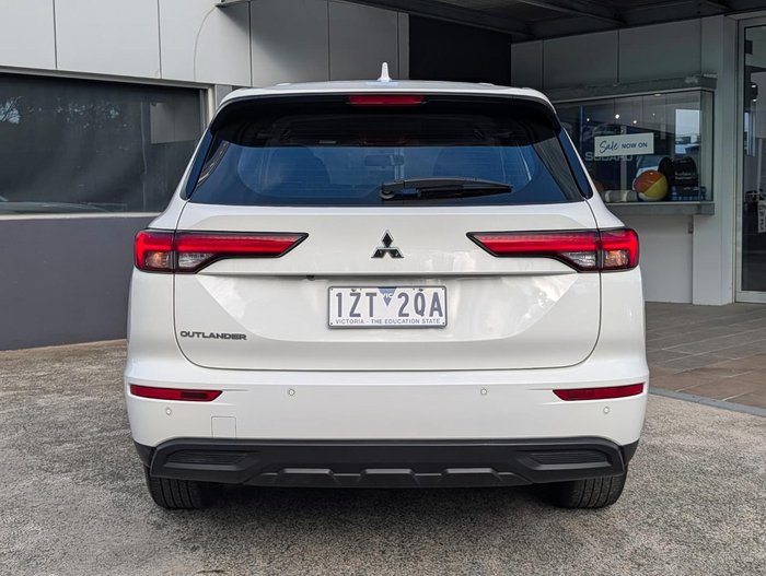 2024 Mitsubishi Outlander ES