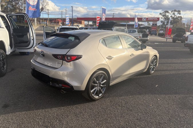 2024 MAZDA MAZDA3 G20 EVOLVE