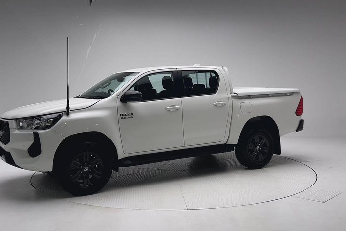 2025 Toyota Hilux SR