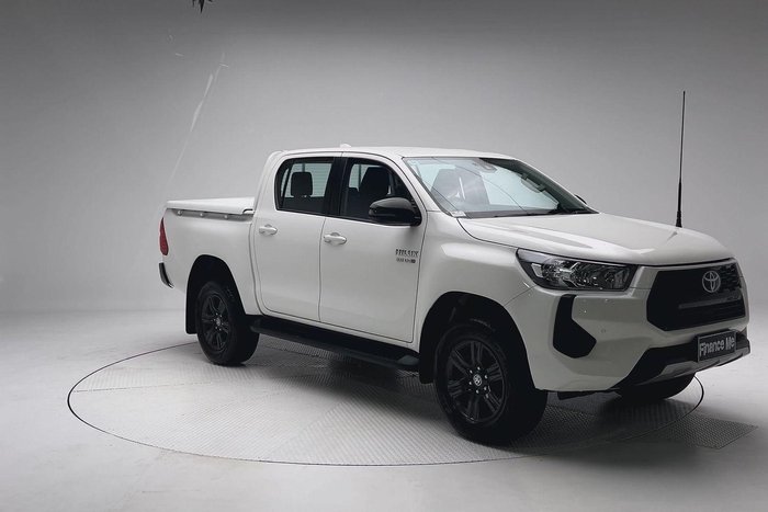 2025 Toyota Hilux SR