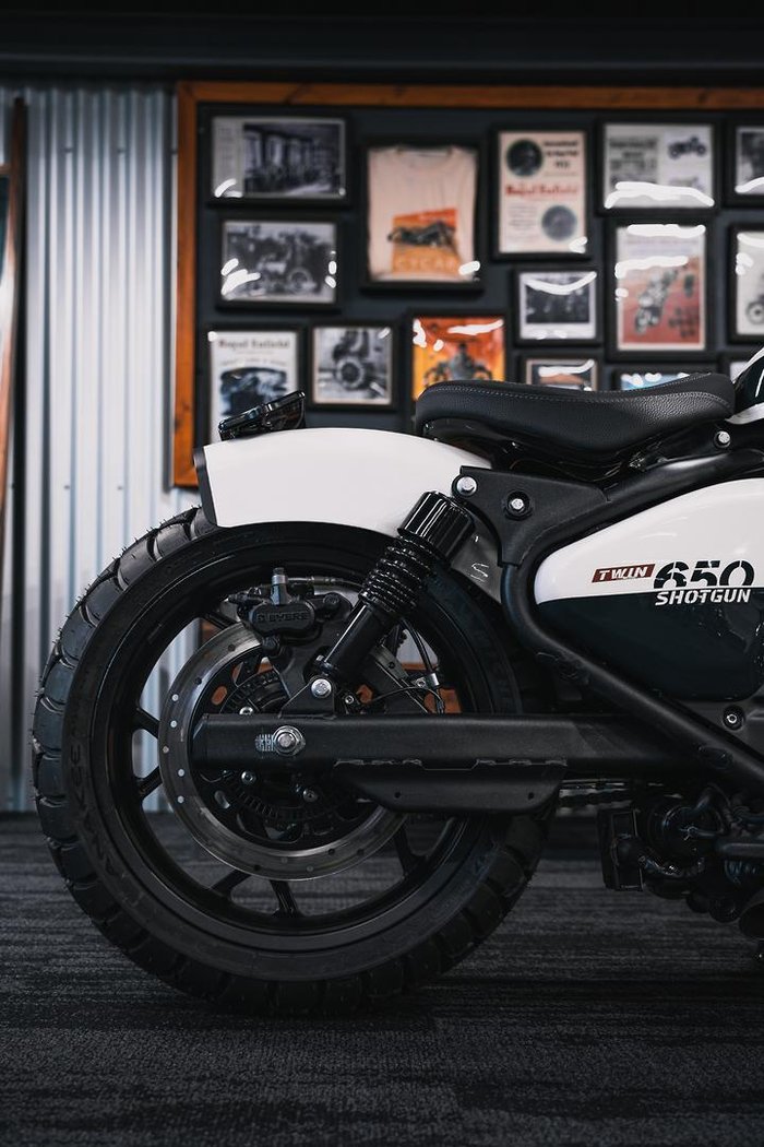2025 Royal Enfield Shotgun 650 Shotgun White