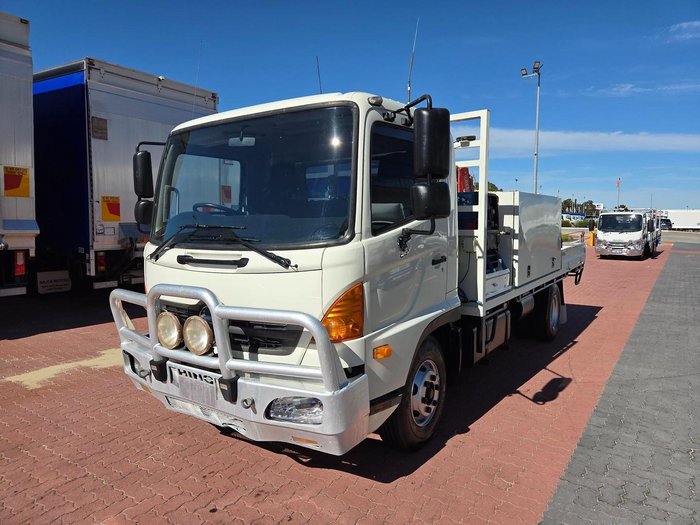 2013 Hino Fc 1022-500 Series Service Truck And Crane Combo