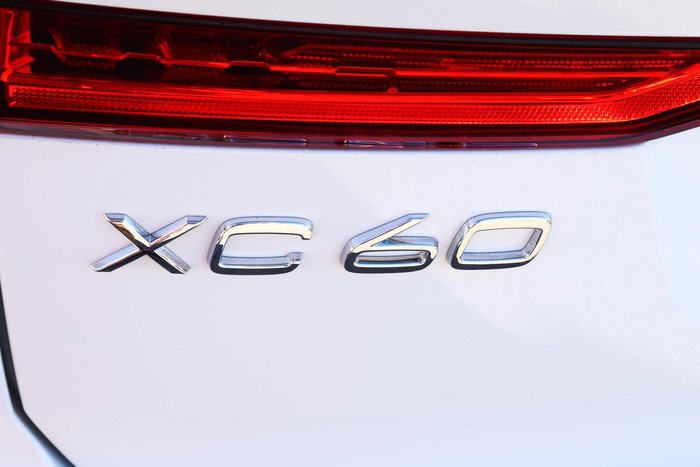 2022 Volvo XC60 B5 Momentum