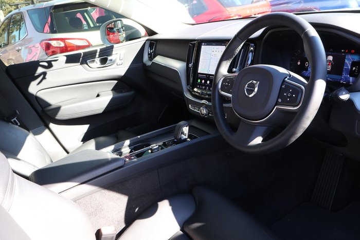 2022 Volvo XC60 B5 Momentum