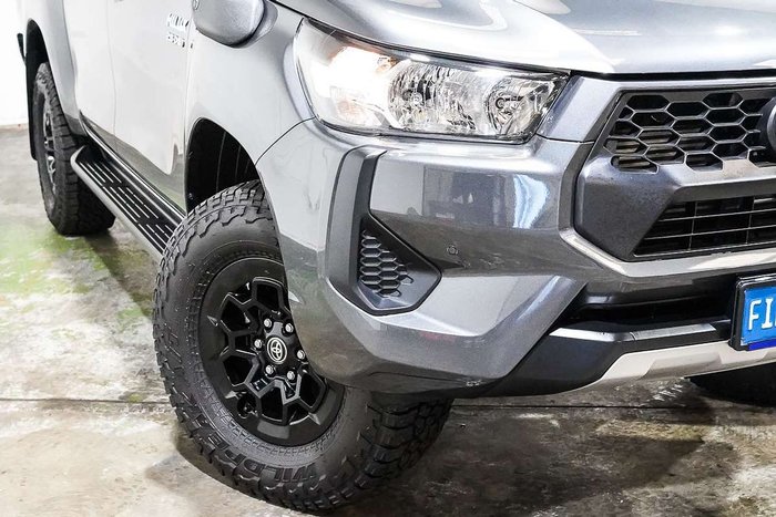 2025 Toyota Hilux SR