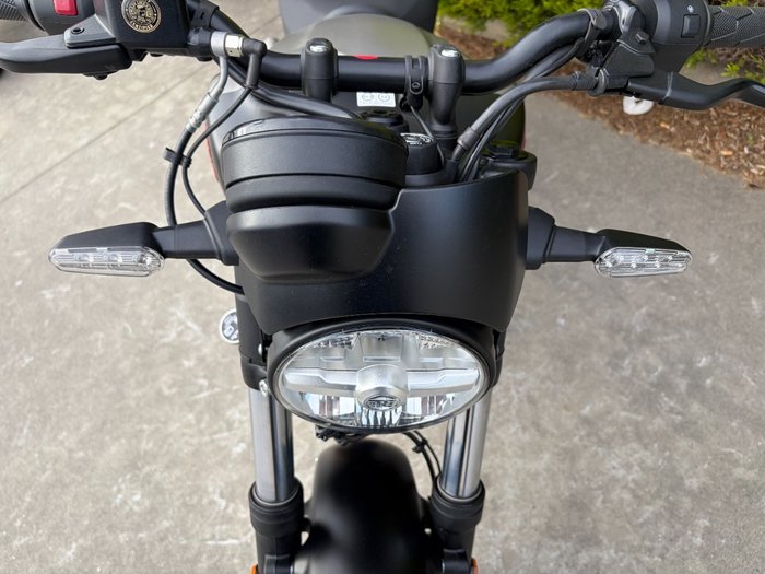 2026 Royal Enfield Guerrilla 450 BLACK