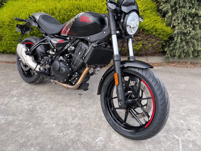 2026 Royal Enfield Guerrilla 450 BLACK