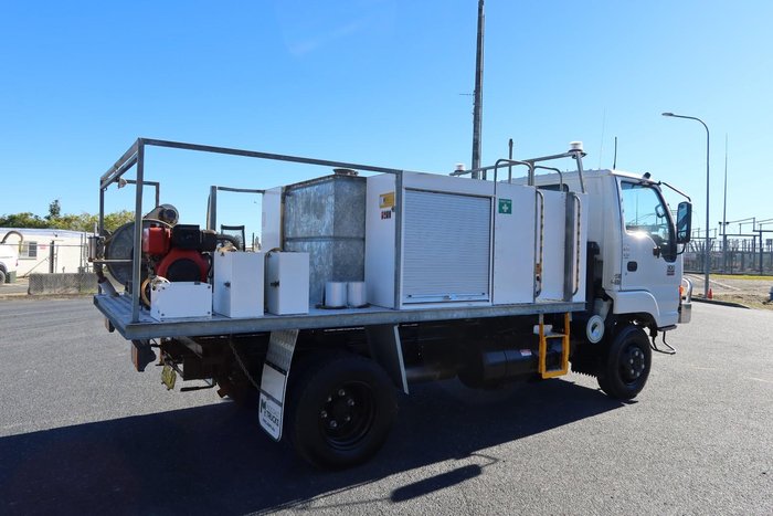 2005 Isuzu N Series NPS 300