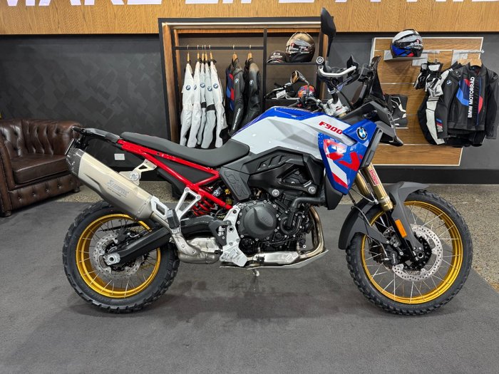 2026 BMW Motorrad F 900 GS ENDURO Racing blue metallic matt / Light white. (14-10)