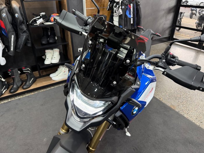 2026 BMW Motorrad F 900 GS ENDURO Racing blue metallic matt / Light white. (14-10)