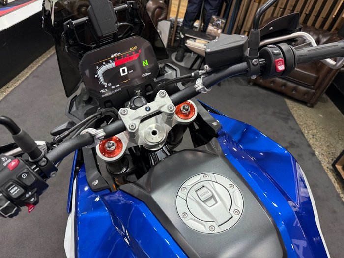 2026 BMW Motorrad F 900 GS ENDURO Racing blue metallic matt / Light white. (14-10)