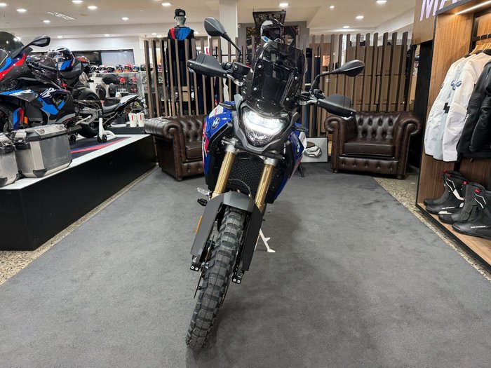 2026 BMW Motorrad F 900 GS ENDURO Racing blue metallic matt / Light white. (14-10)