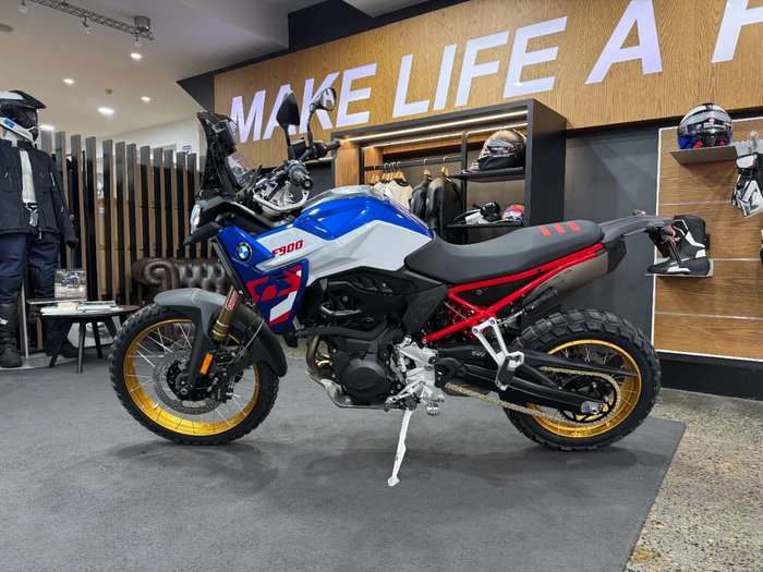 2026 BMW Motorrad F 900 GS ENDURO Racing blue metallic matt / Light white. (14-10)