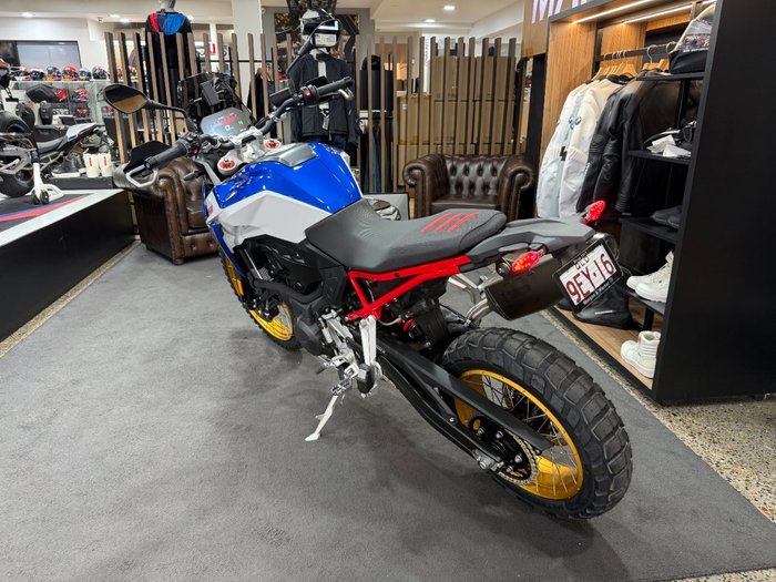 2026 BMW Motorrad F 900 GS ENDURO Racing blue metallic matt / Light white. (14-10)
