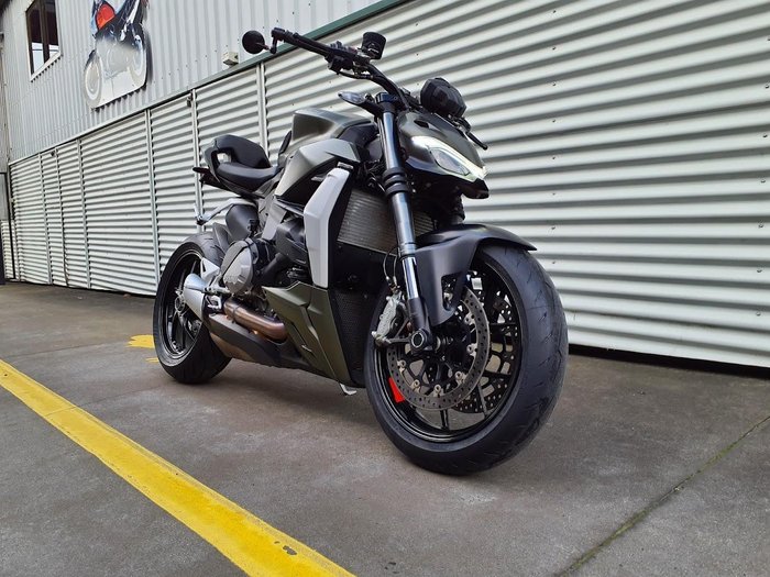 2023 Ducati Streetfighter V2 Streetfighter Green
