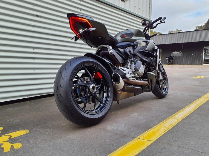 2023 Ducati Streetfighter V2 Streetfighter Green