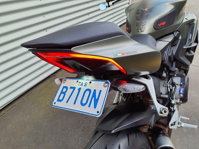 2023 Ducati Streetfighter V2 Streetfighter Green