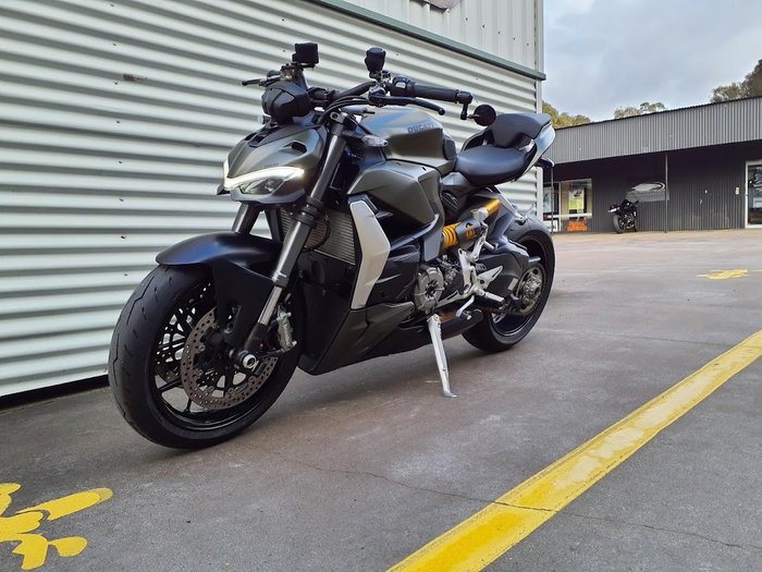 2023 Ducati Streetfighter V2 Streetfighter Green